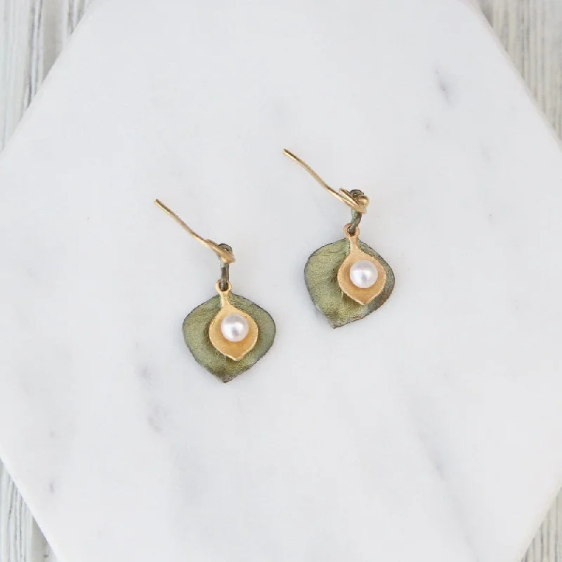 Round Leaf Eucalyptus Pearl Earrings