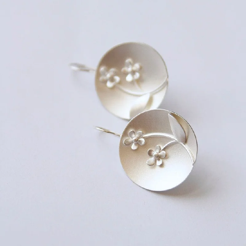 Forget Me Knot Disk Earring